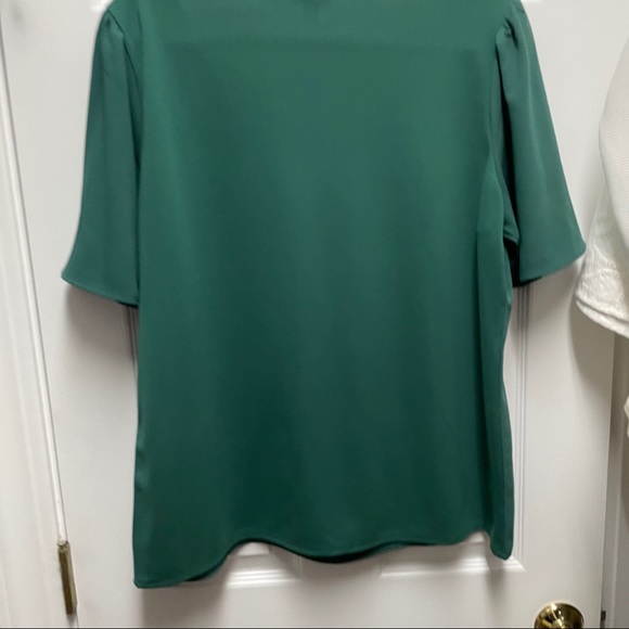 Square neckline blouse - Picture 3 of 3